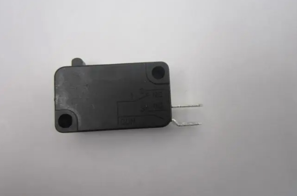 華工公司產(chǎn)品出廠合格率達(dá)100%，顧客滿意率達(dá)99%，受到用戶好評